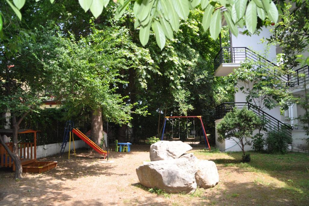 Studios Alexandra Vrasna Luaran gambar