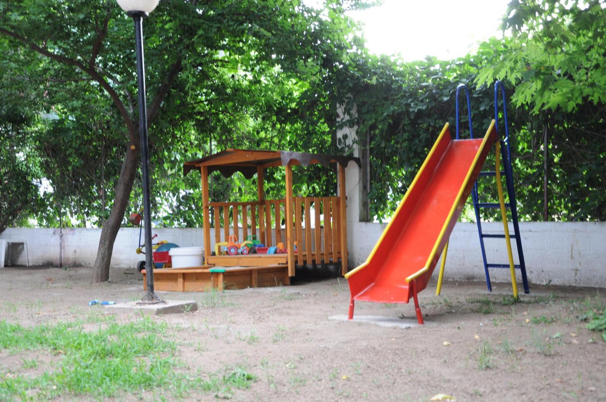 Studios Alexandra Vrasna Luaran gambar