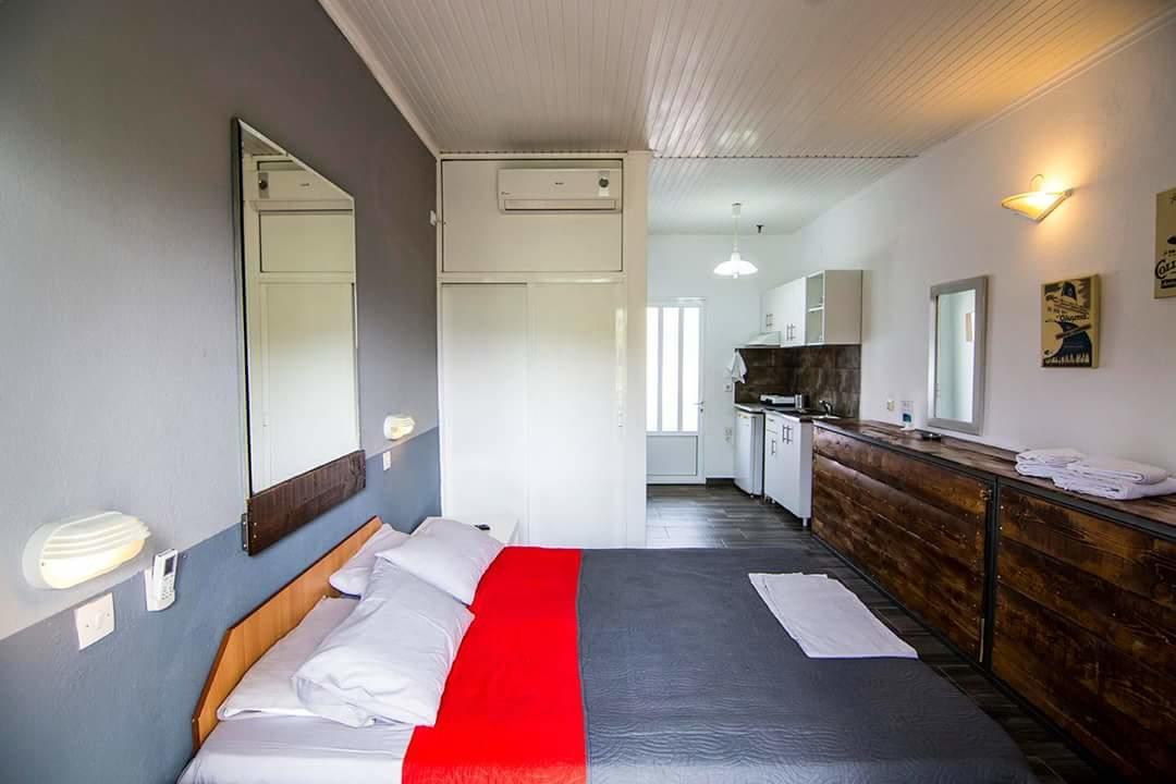 Studios Alexandra Vrasna Luaran gambar